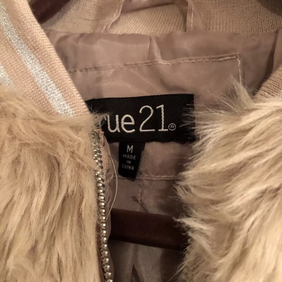 Rue 21 Size M Faux Beige Fur Bomber Zip Up Jacket Teddy - Picture 2 of 3